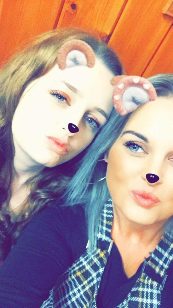 laurabach's tweet photo. Girls night out!! 🙈🙈 #snogsasadare #friends #girlfriend #outwiththeboys https://t.co/5ez7IgGBUH