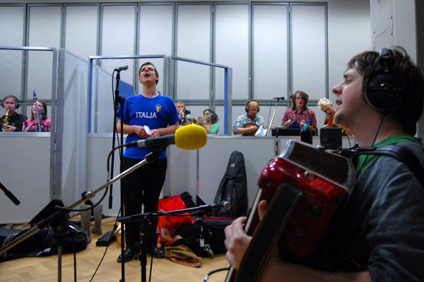 shmb's tweet photo. Final Gig Friday 21st Dec at @nice_n_sleazy ! https://t.co/oDYEv26IMN

Stuff we did: had the privilege of playing the @BBCScotland @VicGalloway  show even though there were tons of us. It was a great experience. https://t.co/tDB7sgVUzm