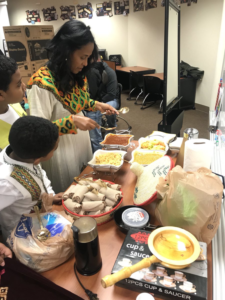 AvonPTPrincipal's tweet photo. 2nd grade Cultural Fair! Students sharing their end products from their unit study of various cultures. Great job, kiddos! #6standards #celebratingeachother @CESCHOOLMASTER @OrioleTweets https://t.co/Zf8n8u2Ftz