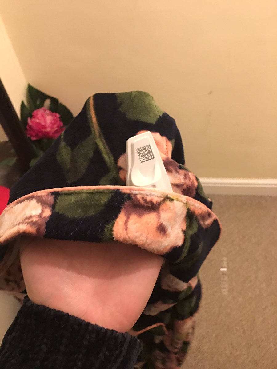 Lk8l's tweet photo. Just got my lovely PJs in the post today from @nextofficial ready for Christmas Eve, opened them to find the security tag still on them 😥🥺😩😤😠 so much for wearing these on Christmas Eve! https://t.co/u9IE9bPkjc