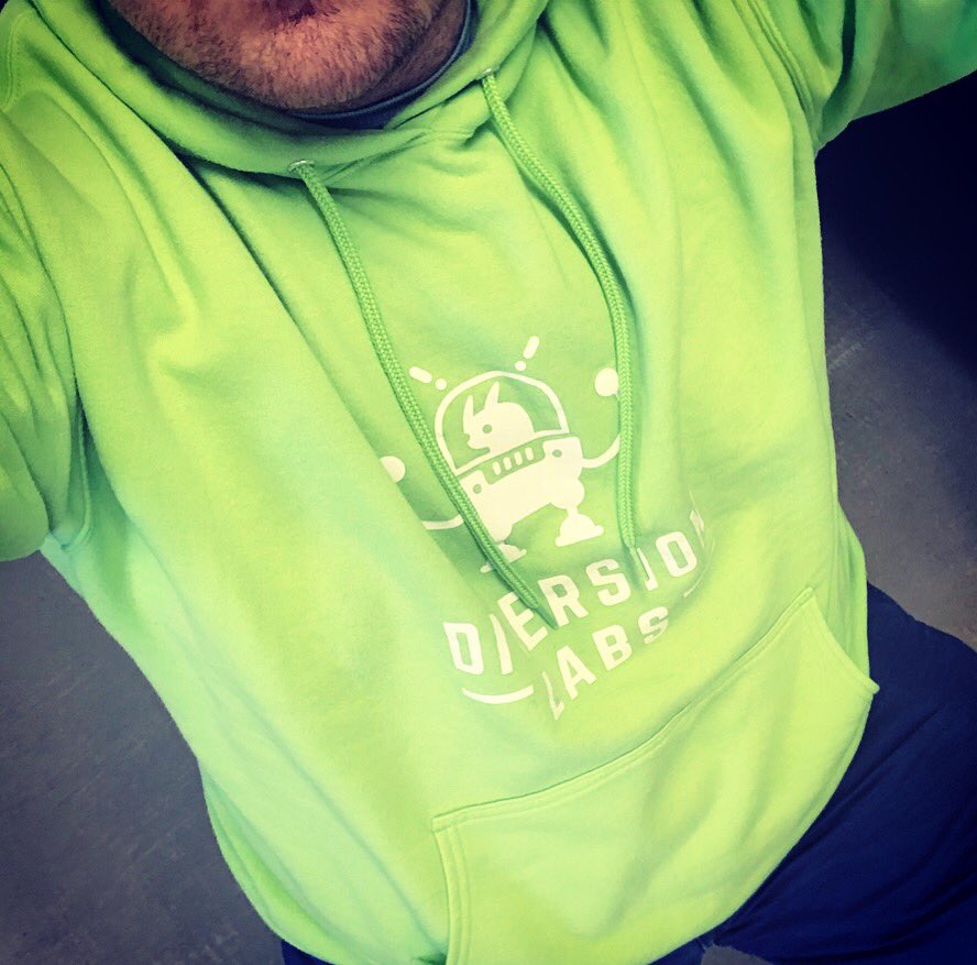DiversionLabs's tweet photo. so warm! 🔥 so bright! ⭐️ so fluffy! 🐶 https://t.co/zYMI5NzDrO… https://t.co/VVaHmO8BgE