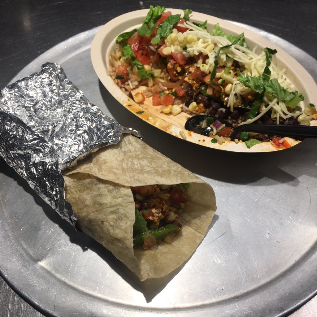 FrugalityFreedm's tweet image. Pretty happy with my #chipotlehack this afternoon. Ordered a burrito bowl with tortilla on the side (no extra cost). Made my own burrito at my table with ample fillings to leave half a bowl for dinner. 🌯 👍🏻