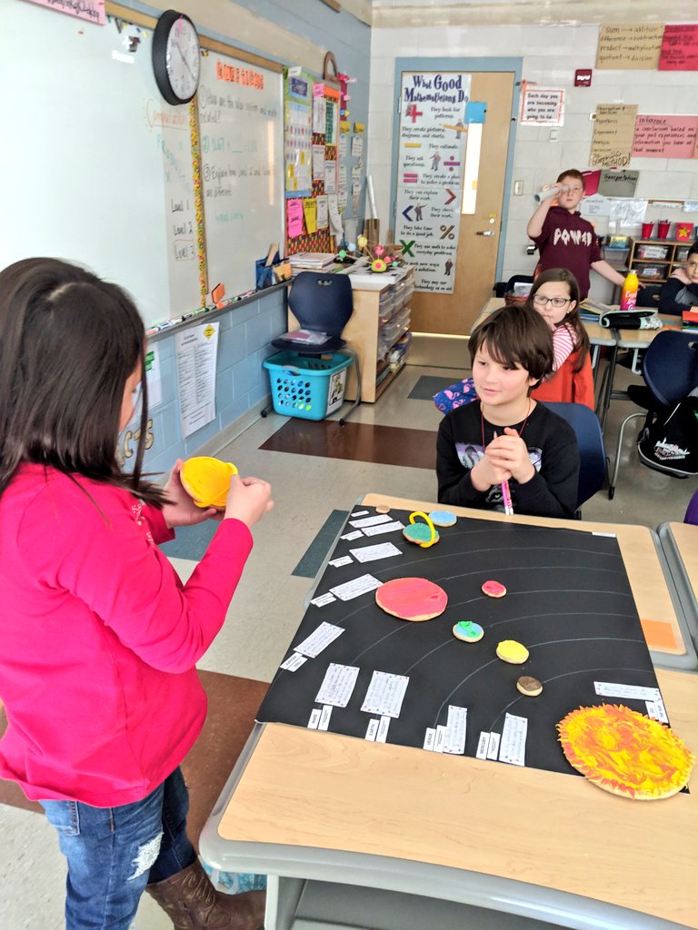 SmithsonFRES's tweet image. 🌎☀️🌘🌌👨‍🚀🌟 Solar system projects being presented today and tomorrow! Love watching my kids show off and share their new knowledge and creativity! #PowTeach4 #pcpsFRES