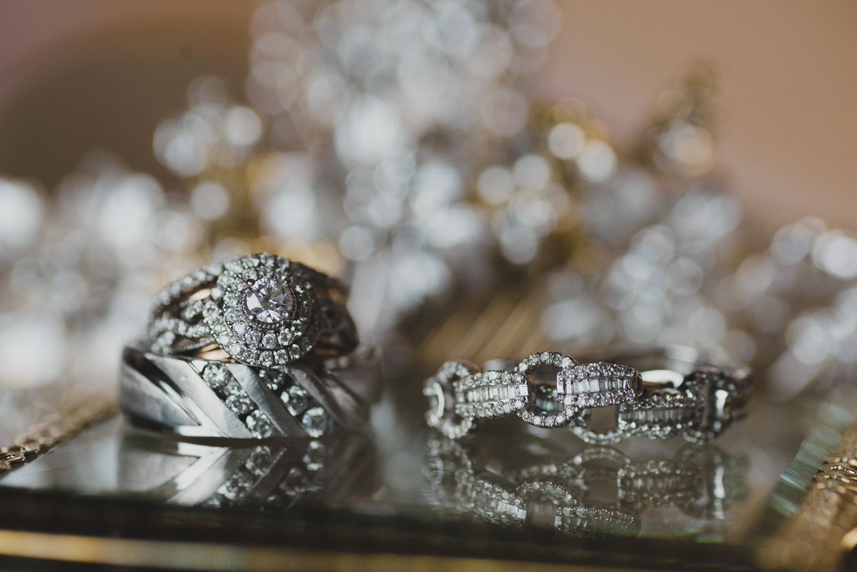 laviestudios's tweet image. Winter is coming...wait, no. That's just some wedding ice. ❄

#Frosty #WinterIsComing #WeddingBling #IceIceBaby

📸 by @jess_laviestudiosmiami