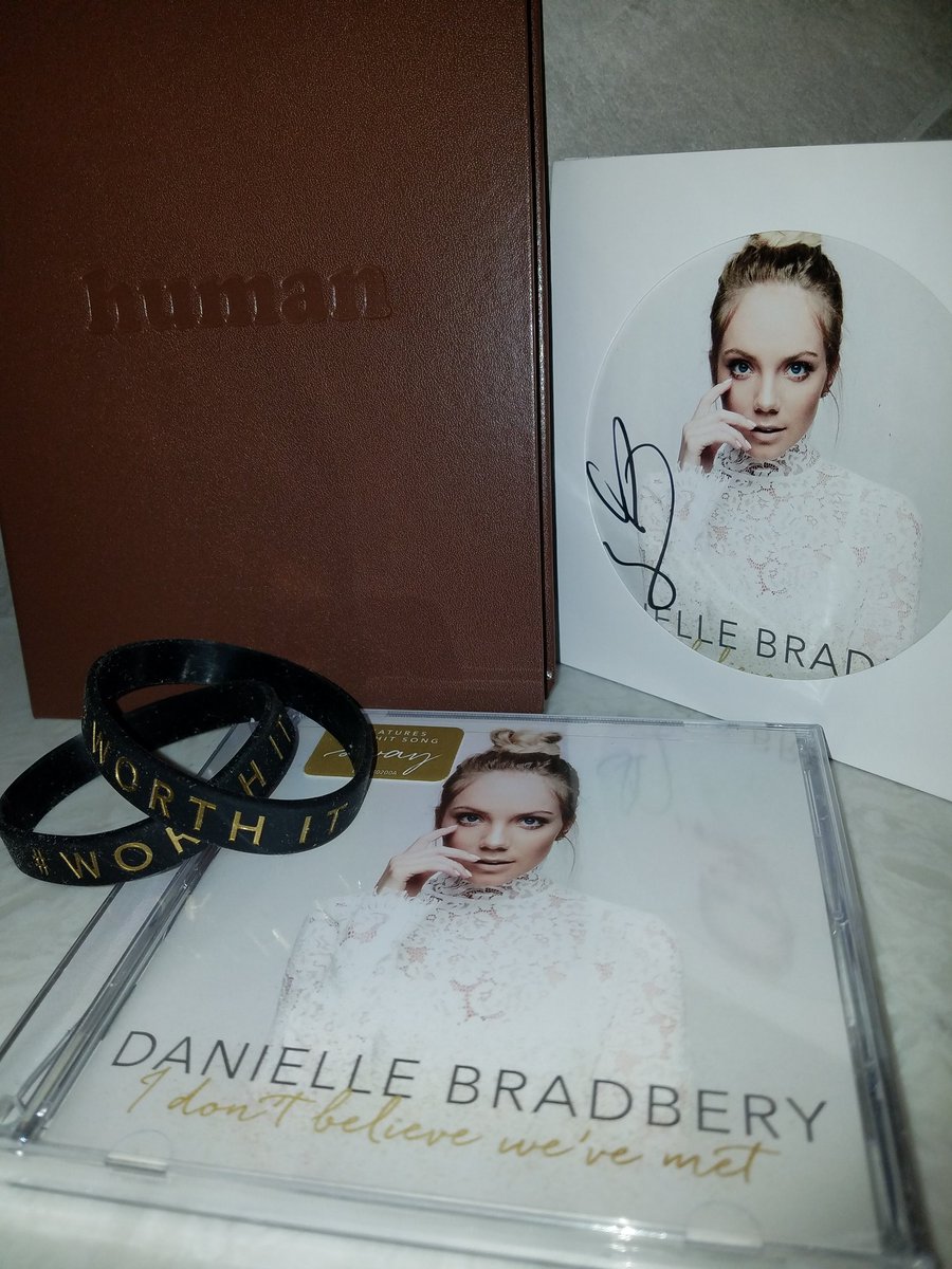 BriDiesel8's tweet photo. #AnniversaryBundle #HumanDiary #WorthIt
Really digging the Worth It bracelets @BigMachine #1YrOfIDBWM https://t.co/wV5ykBAK2M