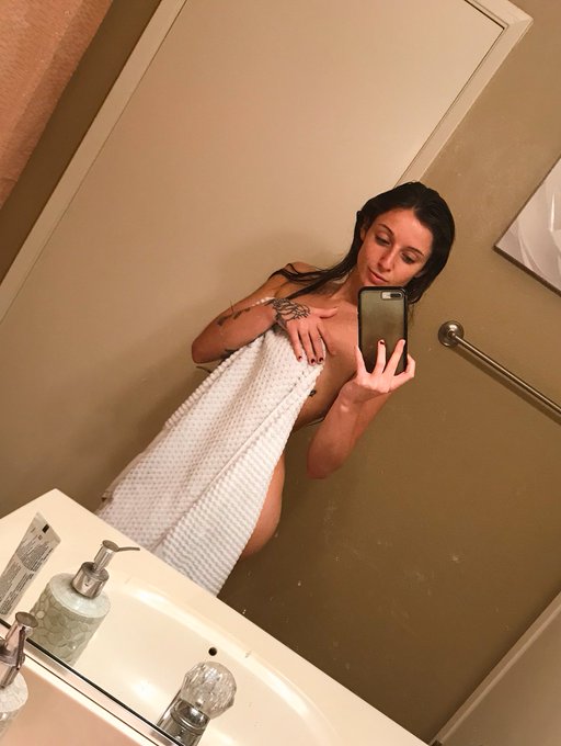 It&rsquo;s too cold to leave the bathroom 🧖🏻&zwj;♀️ https://t.co/Nsee9UdUt0<a href="/tag/sweetdreams"class="tags"><span>#sweetdreams</span></a>