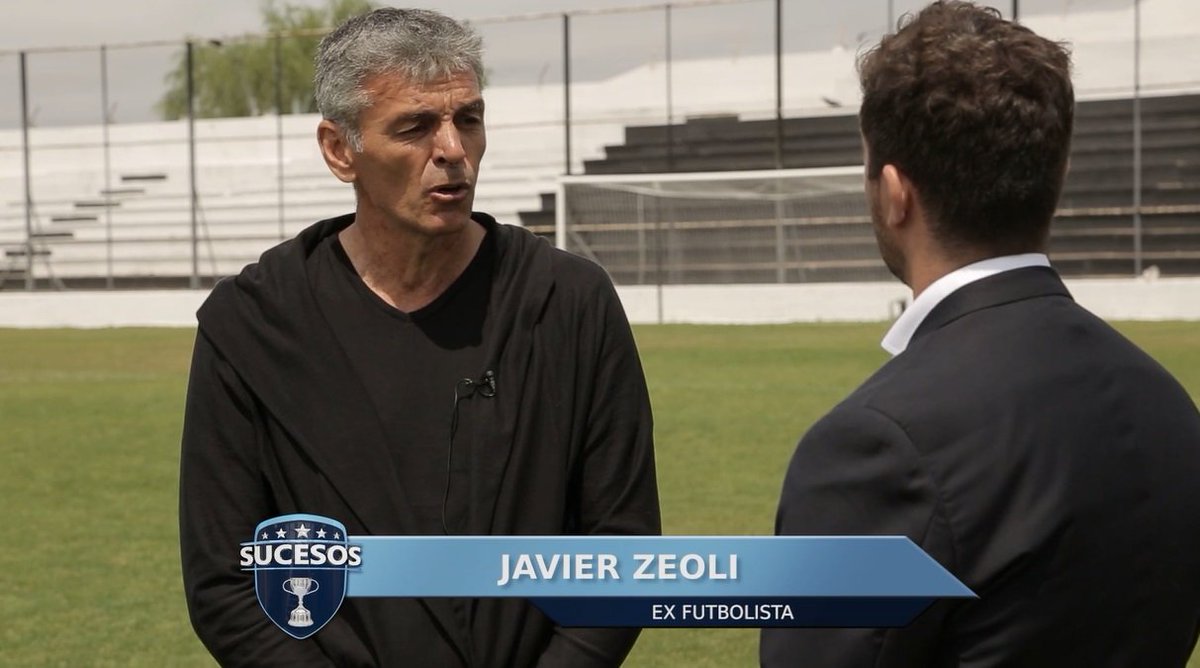 SucesosUy's tweet photo. "Todo empieza a gestarse en el 87', los jóvenes mandaban en el vestuario por sobre los grandes que éramos menos. Todo con gran respeto" Javier #Zeoli está hablando en #SucesosDIRECTV sobre @DanubioFC 4to en #CopaLibertadores 1989. Poné @DIRECTVSports 610U y1610U https://t.co/SrdBQ6AESE