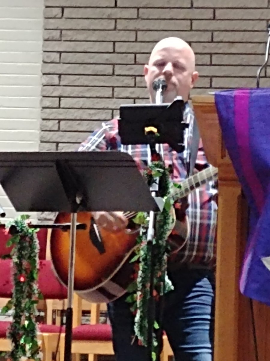 LSCofOntario's tweet photo. An evening of music and messages starts with Chris! Our mediums on the podium waiting their turn ❤❤ https://t.co/7SZyFbAgtr