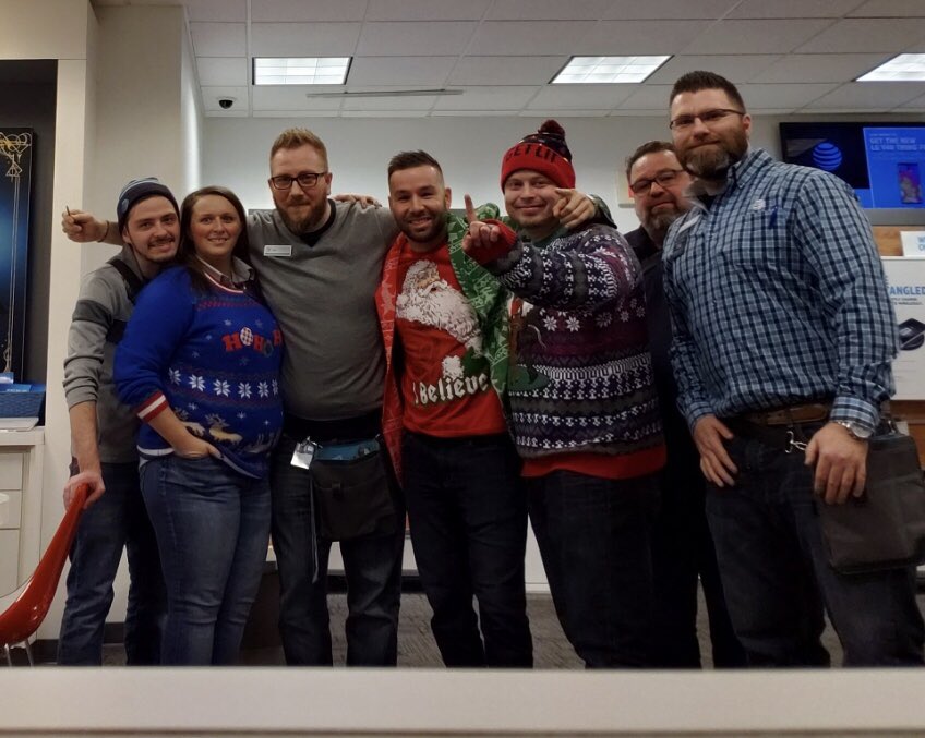 AtPortsmouth's tweet photo. It’s LIT 🔥 at Portsmouth!! @SOH_Hankins portsmouth team wishes you safe travels home and come back and see us soon! @_Shelley_G @StasZ55 @emilywiper @Woody0709 @judy_cavalieri https://t.co/U2DL43NIh1