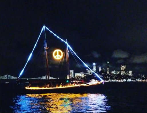 SFBayAdventures's tweet photo. Thank you all for such a wonderful night! We had a great time last Friday at the SF Lighted Boat Parade! And thanks to an Instagram user for the beautiful picture of Freda B! 😍#sflightedboatparade #lightedboatparade #sf #sanfranciscobay #schooner #fredab https://t.co/JZvjCpqRer