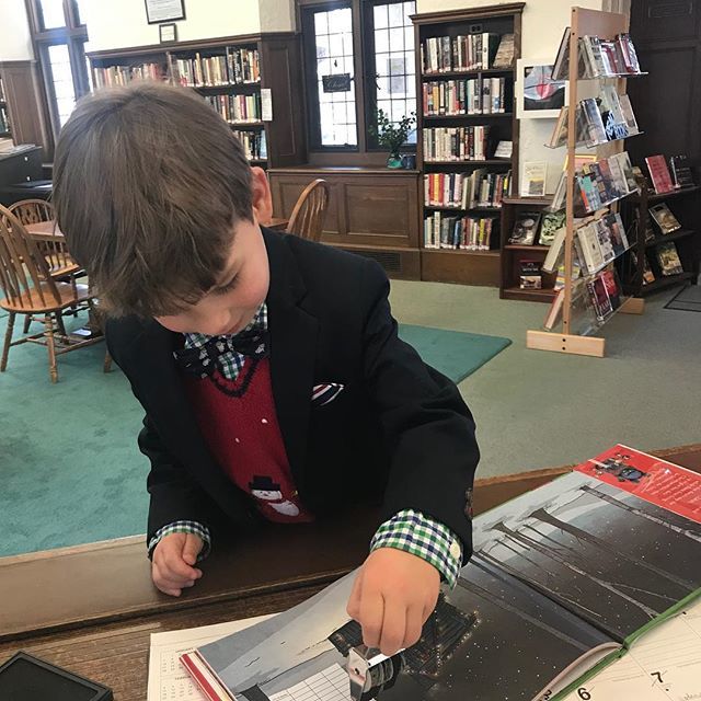 WabanLibrary's tweet image. One of our favorite young patrons checking out his own book! 🤗
#childrensbooks #librariesofinstagram #librarypatrons #weloveourpatrons