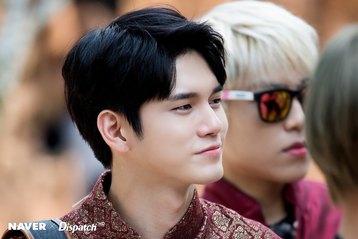 FahXiah's tweet photo. คือไปสุดในชุดไทยมาก ให้เป็นที่สุดของเกาหลีที่ใส่ชุดไทยแบบไม่มีอำนาจใดลบล้าง https://t.co/HvELTYVgDw
