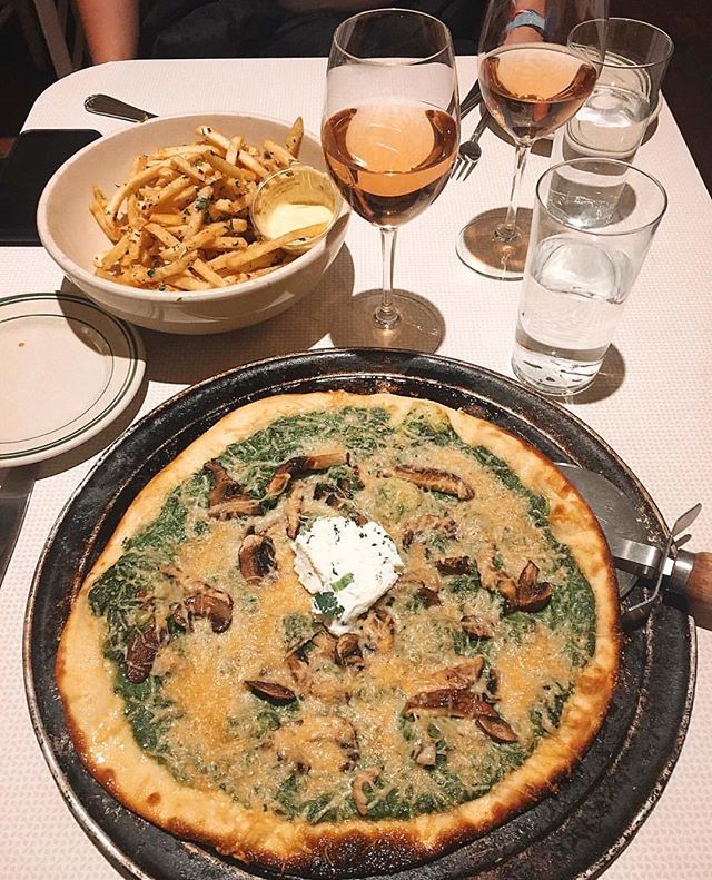 Looking for a dinner spot for the holidays? Look no further! Join us on Christmas Eve Eve (December 23rd) for a fabulous a la Carte Dinner ☃️ (PC: @rozlikesfood ) ift.tt/2BqR67u