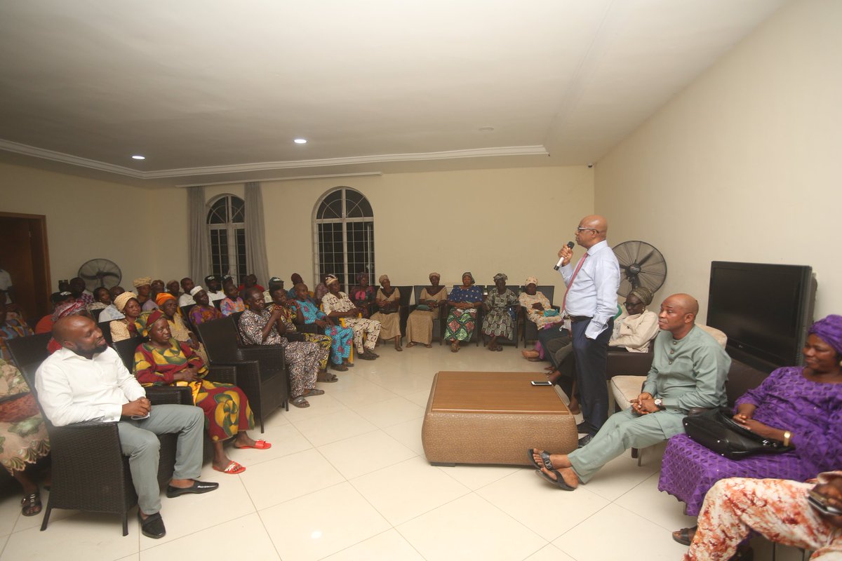OfficialApcOgun's tweet photo. Meeting of the APC Ward and Local Government Exco members from Ijebu North East Local Government.

They all expressed their readiness to support APC governorship ambition, work for the party and ensure that we record a resounding victory at the polls.

#DA4Gov2019 #OgunNextLevel https://t.co/MmCIytbRSE