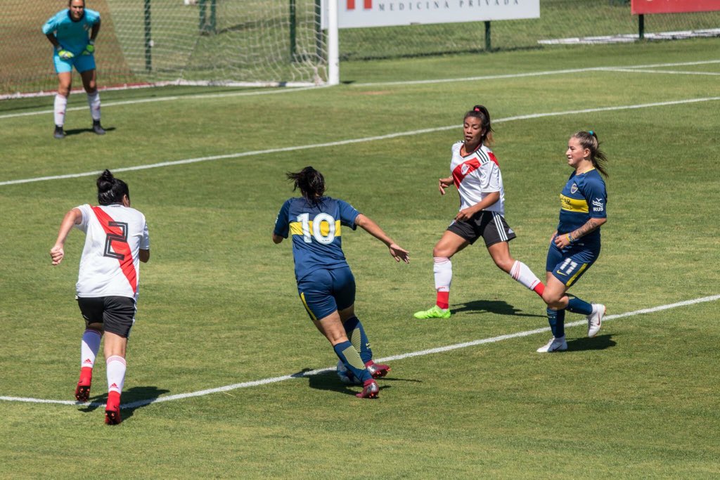 BocaFutFemenino's tweet photo. La pelota siempre a la 10 y ocurrirá otro milagro ✨💙💛💙 @MicaCabrera97 https://t.co/0KiNMkEC0F