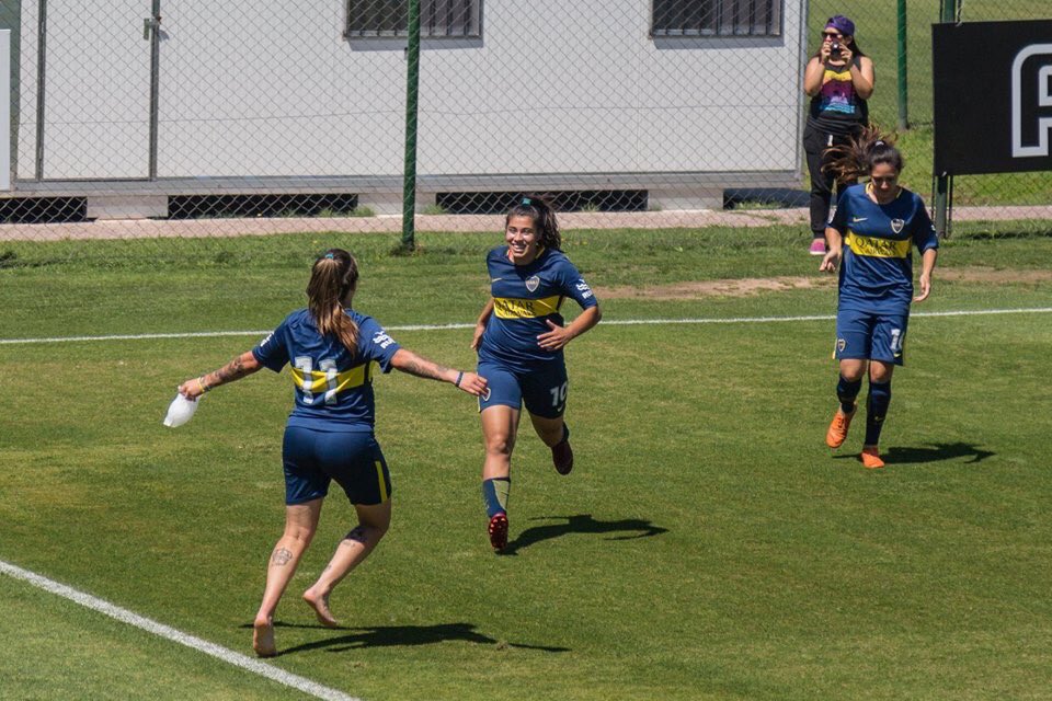 BocaFutFemenino's tweet photo. La pelota siempre a la 10 y ocurrirá otro milagro ✨💙💛💙 @MicaCabrera97 https://t.co/0KiNMkEC0F