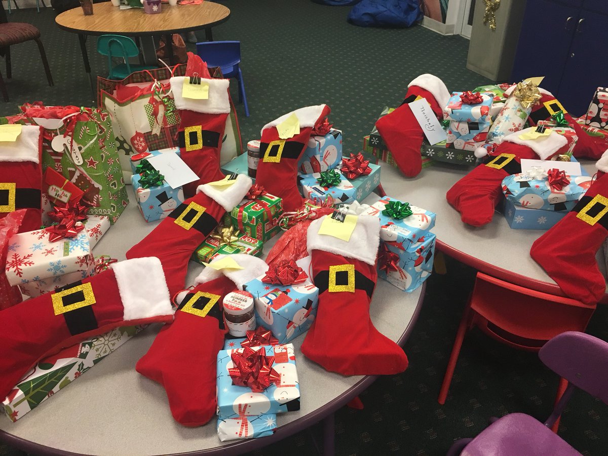 Recruiterofgems's tweet photo. Spreading the love tonight at Mystic while bringing joy to the Boys and Girls Club Kids! Love the generous and fun spirit of all the team members here at Diamond Resorts!! @Joann6179 @marvicher1123 @tom_savino @TheTNPatrick @silverfistdojo https://t.co/0ssZt3kFVY