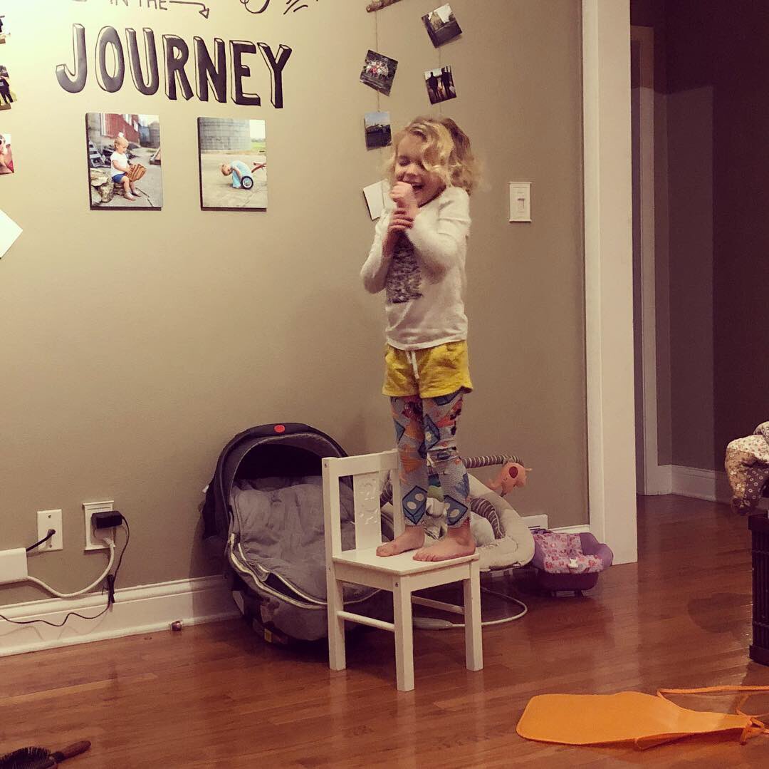 amandaruthe's tweet photo. My night is seriously the best. #familytime #showsfordays #graciejo #jamiescott #sleepbabysleep https://t.co/0BNTKmCRgi