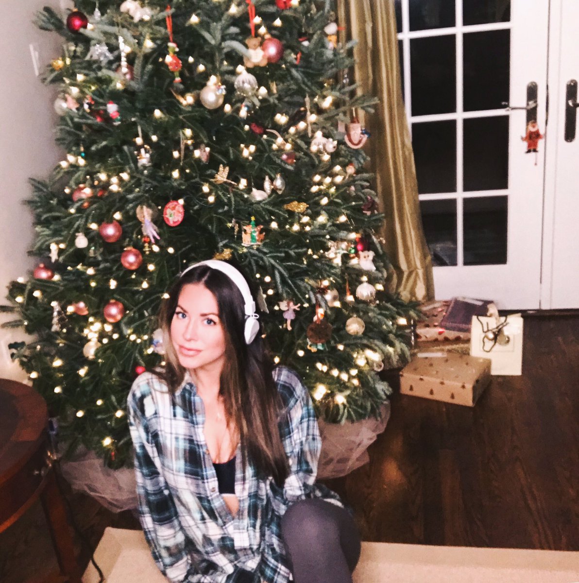 vmcartermusic's tweet image. What’s everyone’s go to Christmas album?! @JLabAudio #findyourgo