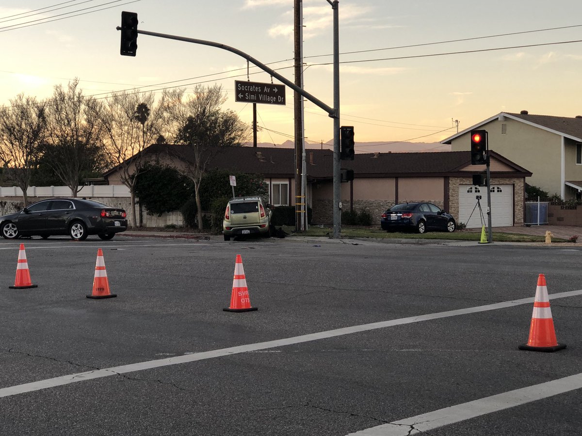 Victoria Spilabotte (@victoriaspilab) on Twitter photo Crossing guard hit & killed at #SimiValley intersection after 3 car crash. <a href="/FOXLA/">FOX 11 Los Angeles</a> Crossing guard hit & killed at #SimiValley intersection after 3 car crash. <a href="/FOXLA/">FOX 11 Los Angeles</a>