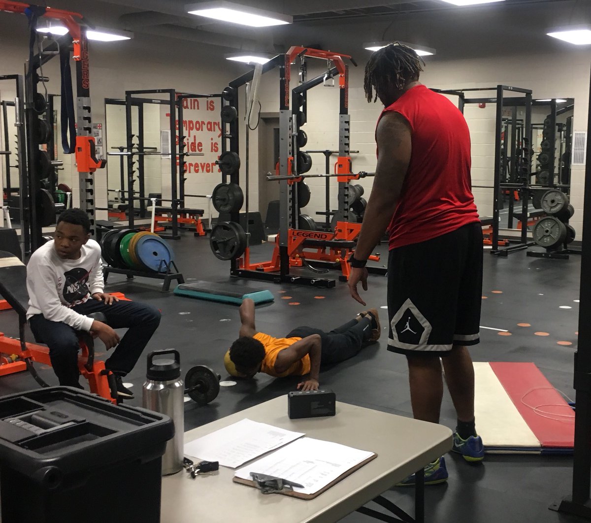 CHS_Tiger_FB's tweet photo. Best part of coaching is seeing young boys grow into MEN! Today @BaLL4Christ13 came in and pushed/encouraged our young players. I talk to guys about leaving a legacy...what is their contribution to our program. Jaylen is still leaving his mark on Central Football! #CT4Life https://t.co/68IJlCnpeb