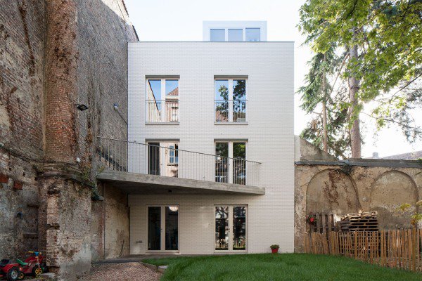 afasiaarq's tweet photo. #Generiek https://t.co/EJlXdgpYPy #architecture #FelizMartes

Cross House . Ghent Generiek . photos: © Johnny Umans The house is located within the medieval Patershol district in Gent. The building was infilled into the allowed built area, using a cross-beam concrete structure … https://t.co/2ep2vzewuo