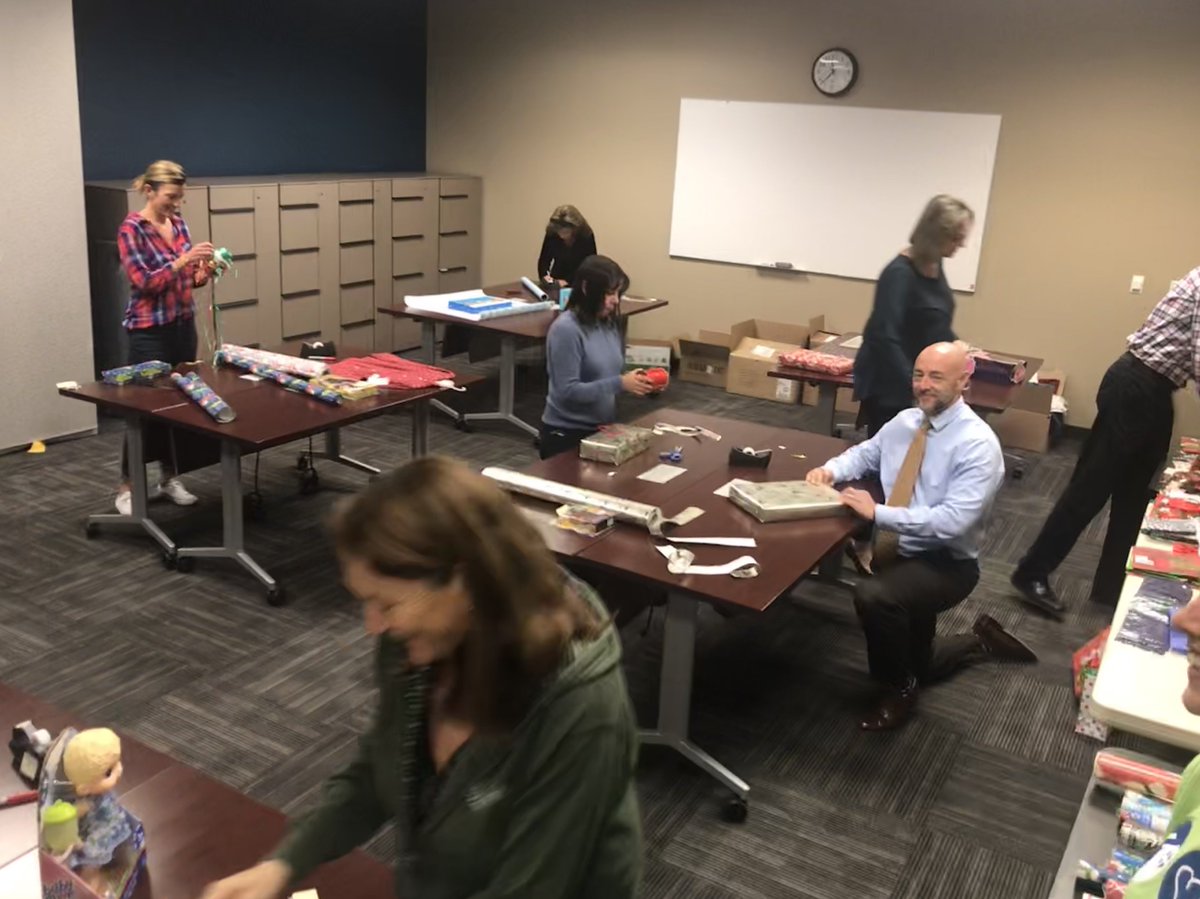 homeownersfg's tweet photo. Our Corporate Homies helped wrap presents for @SVdP families today as part of our 2018 Winter Charitable Initiative.
View more photos of that event including today's #WrapOff on Facebook: https://t.co/L6slUri99K
#HFGGivesBack https://t.co/rYYg5ZDARI