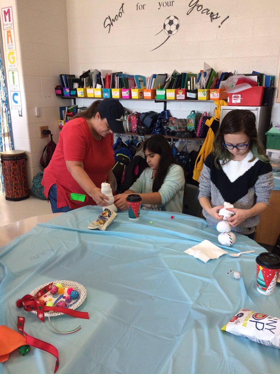 LeesLegoLand's tweet photo. Thank you @MrsBeltranGPE for an amazing winter party!! The students LOVED their snowmen and I can't believe how cute they turned out! @GoshenPostES #GoGPGators #awayfromtechnology https://t.co/MQlgS4KqXz