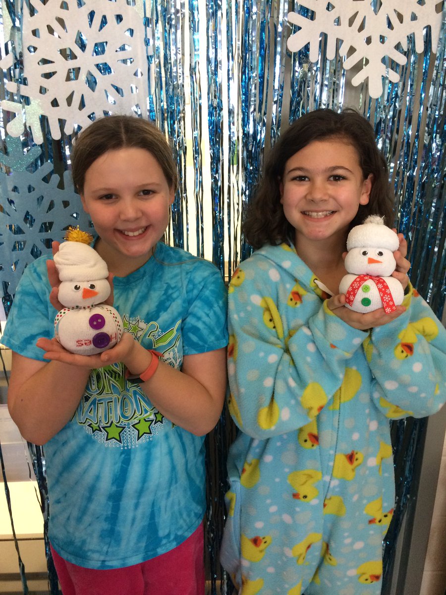 LeesLegoLand's tweet photo. Thank you @MrsBeltranGPE for an amazing winter party!! The students LOVED their snowmen and I can't believe how cute they turned out! @GoshenPostES #GoGPGators #awayfromtechnology https://t.co/MQlgS4KqXz