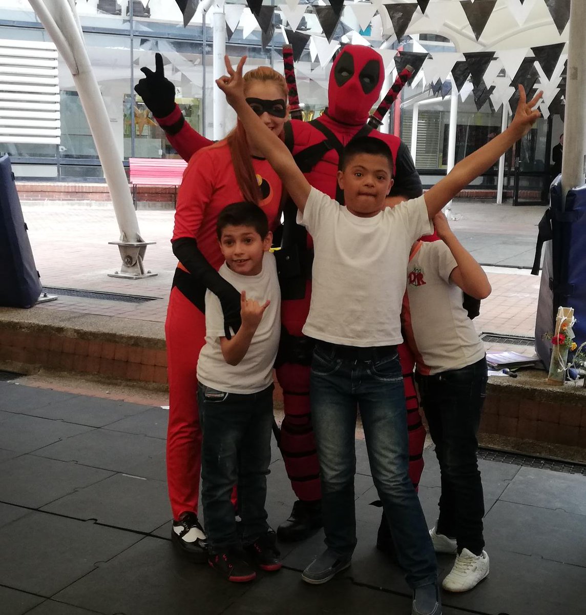 integracionbta's tweet image. Los niños, niñas y adolescentes de centros crecer 'Rincón y 'La Gaitana', con sus padrinos en Superintendencia Financiera de Colombia, inician la Navidad con novena y reciben regalos que los llenan de felicidad
#MasCercaDeLasEstrellas