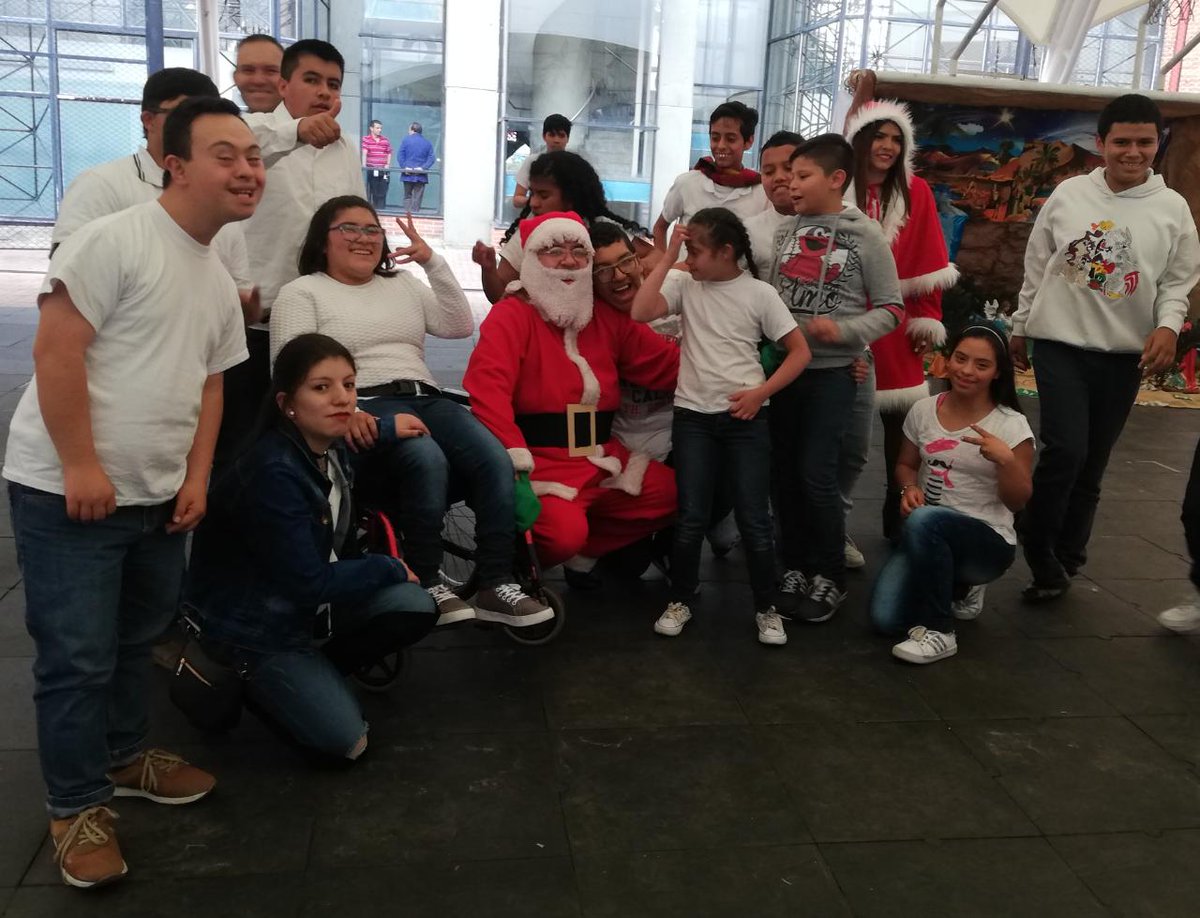 integracionbta's tweet image. Los niños, niñas y adolescentes de centros crecer 'Rincón y 'La Gaitana', con sus padrinos en Superintendencia Financiera de Colombia, inician la Navidad con novena y reciben regalos que los llenan de felicidad
#MasCercaDeLasEstrellas
