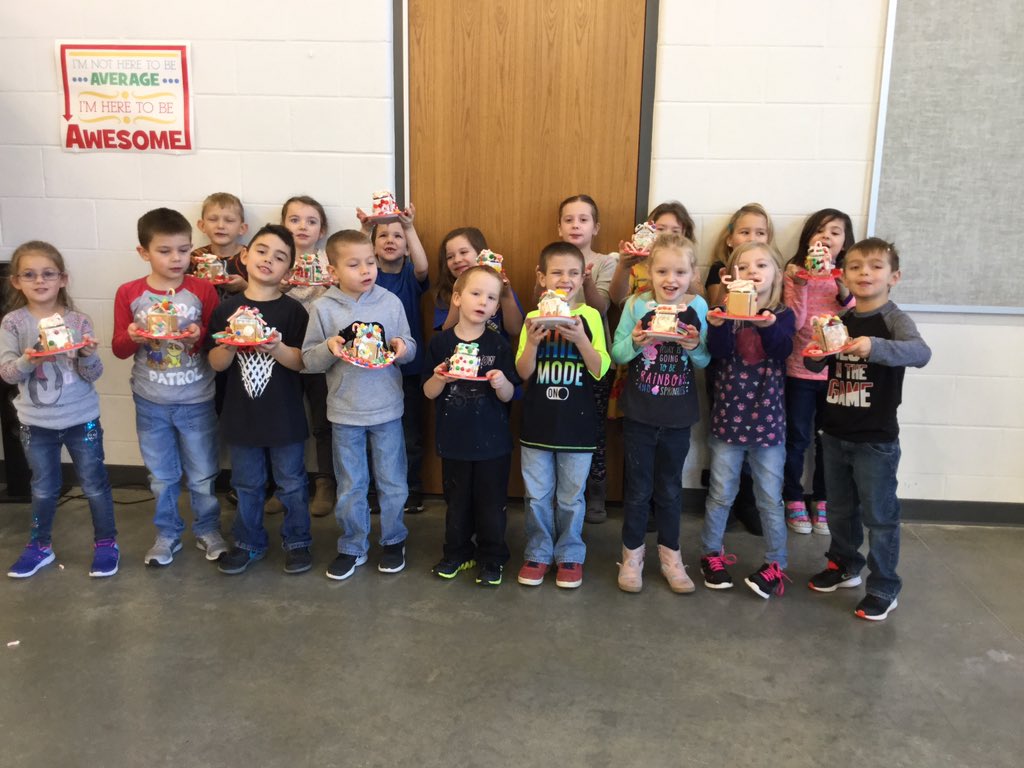 joyce_jevans's tweet photo. Gingerbread House fun!! What a great day in Kindergarten! https://t.co/RdjoZQojDS