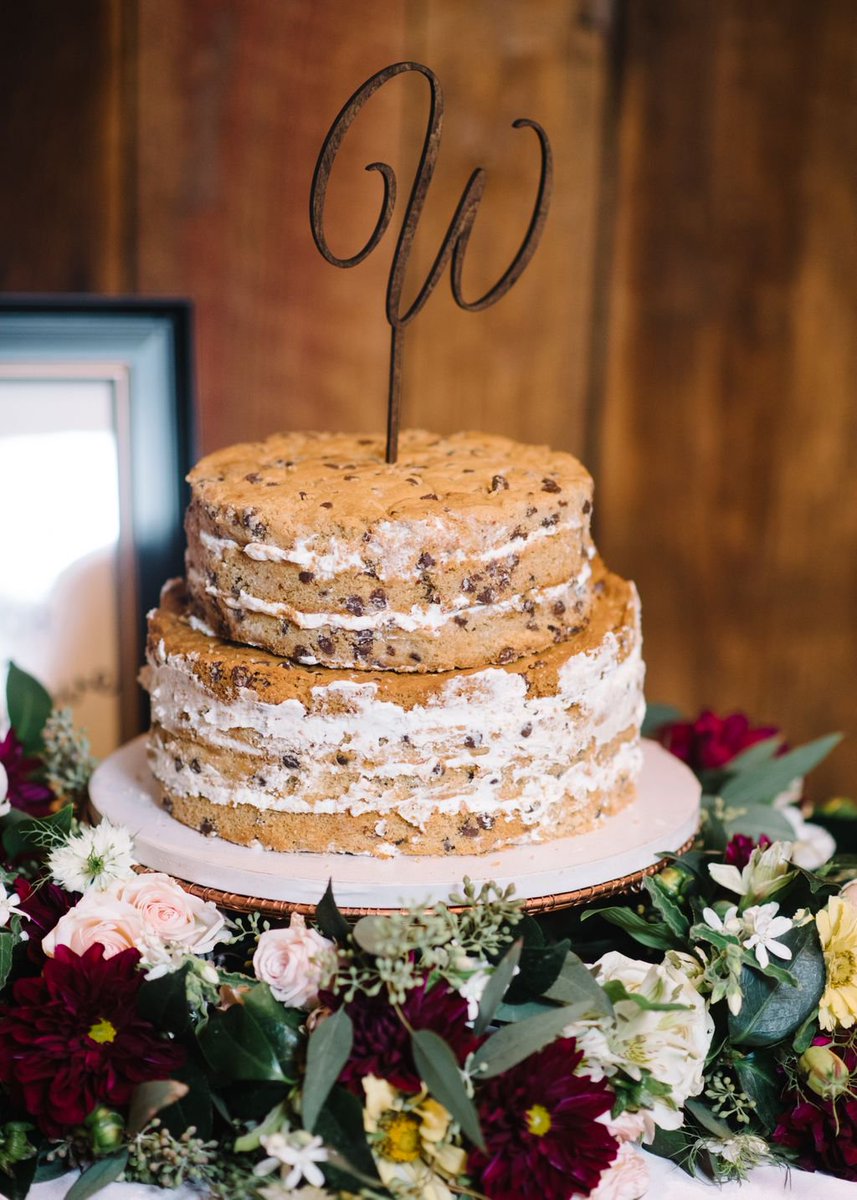 Seeing all these holiday goodies come across our feed has us reminiscing about this delicious cookie cake at !!🍪🍪

#magoliaplantationandgardens #cookiecake #weddingcake #holidattreats