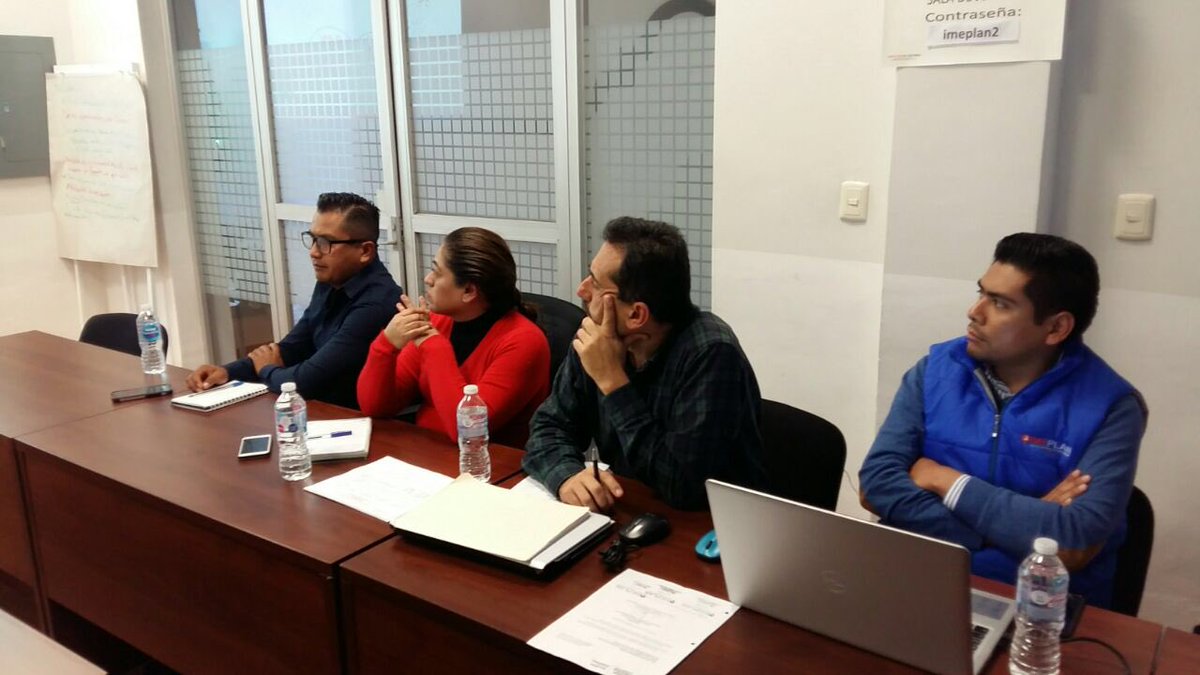 IMEPLAN_Puebla's tweet photo. El @IMEPLAN_Puebla realizó una reunión técnica con miembros de la Dir. de Planeación, Evaluación y Seguimiento del @GobiernoCholula para dar a conocer el #SIG_IMEPLAN e información estadística de #SanAndrésCholula. #VisiónMetropolitanaPuebla. https://t.co/nWbQZrsaa1