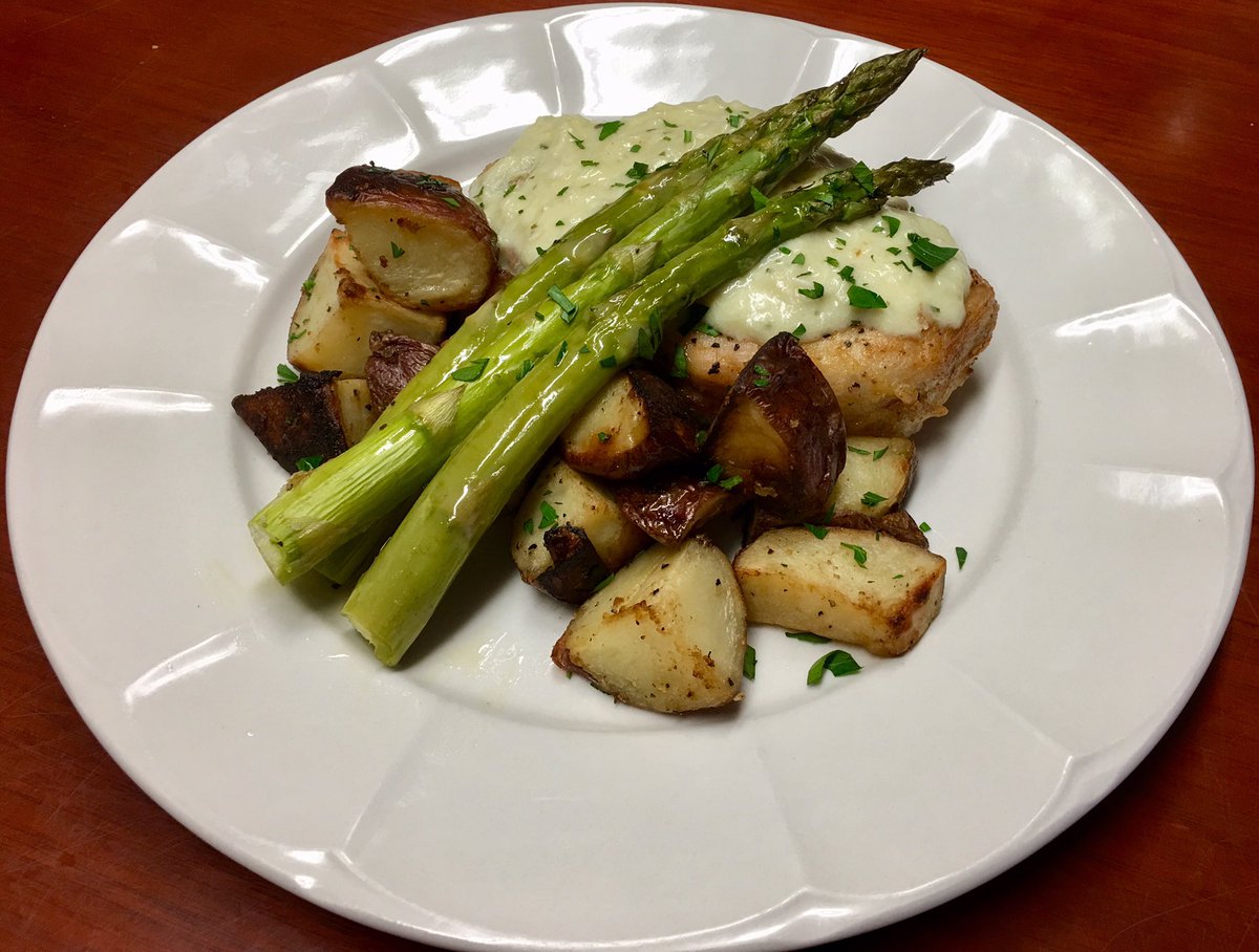 RayClothier56's tweet photo. Chicken Oscar, Roasted Asparagus, &amp; Roasted Potatoes For Engine 56/A &amp; Medic 48/G #foodie #firefighter #firehousecooking #foodporn #foodgasm #eats #firehousekitchen #cookingislove #firehouselife #IAFF #PFD #recipe #engine56 #medic48 #grouscancook https://t.co/p5OpbanlMg