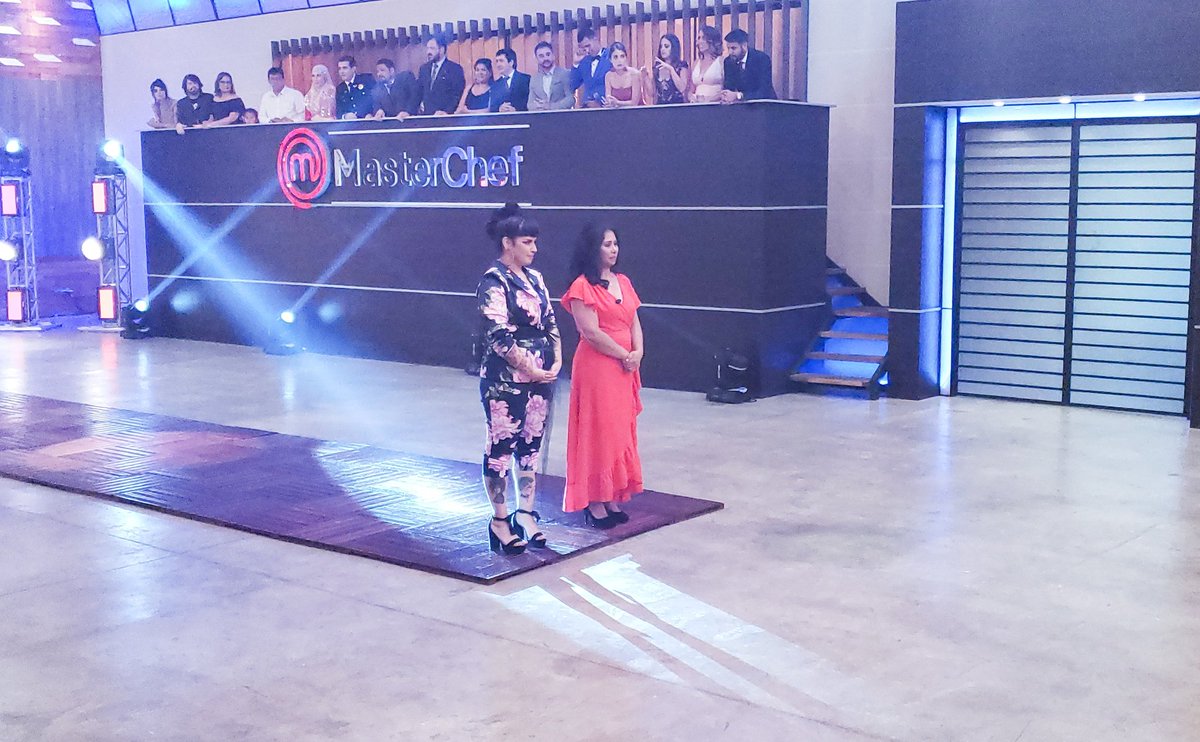 _MasterChefPy's tweet photo. ¡Arrancó LA GRAN FINAL de MasterChef Paraguay 2da temporada! 🏆🇵🇾 Verónica y Nancy ya están listas para el mano a mano decisivo de la competencia 👩🏽‍🍳👩🏽‍🍳 ¡No te lo pierdas! ➡ #MasterChefPY  #LaGranFinal https://t.co/OIBnGtgSRH