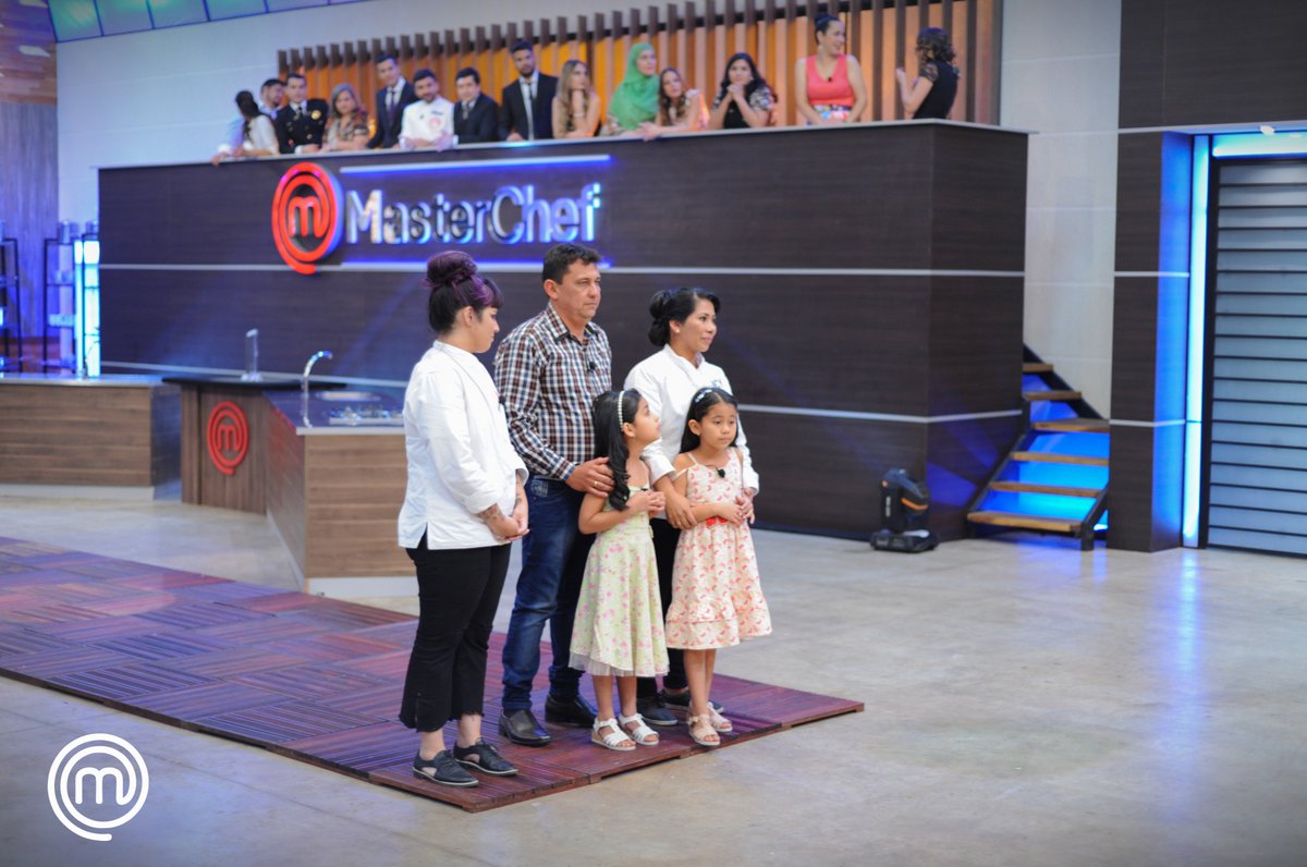 _MasterChefPy's tweet photo. Para esta GRAN FINAL de MasterChef Paraguay, recibimos a la familia de Nancy, el motor que la impulsa a seguir luchando por su sueño 😍 ¡Fuerza Nancy! #MasterChefPY #LaGranFinal https://t.co/eGqorFKjXq