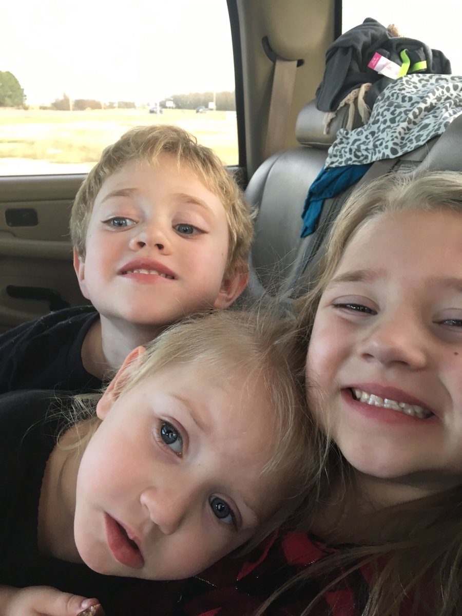 Shannon96457100's tweet image. Spending time with my 3 beautiful kids...#NoPhoneForAYear #comtest