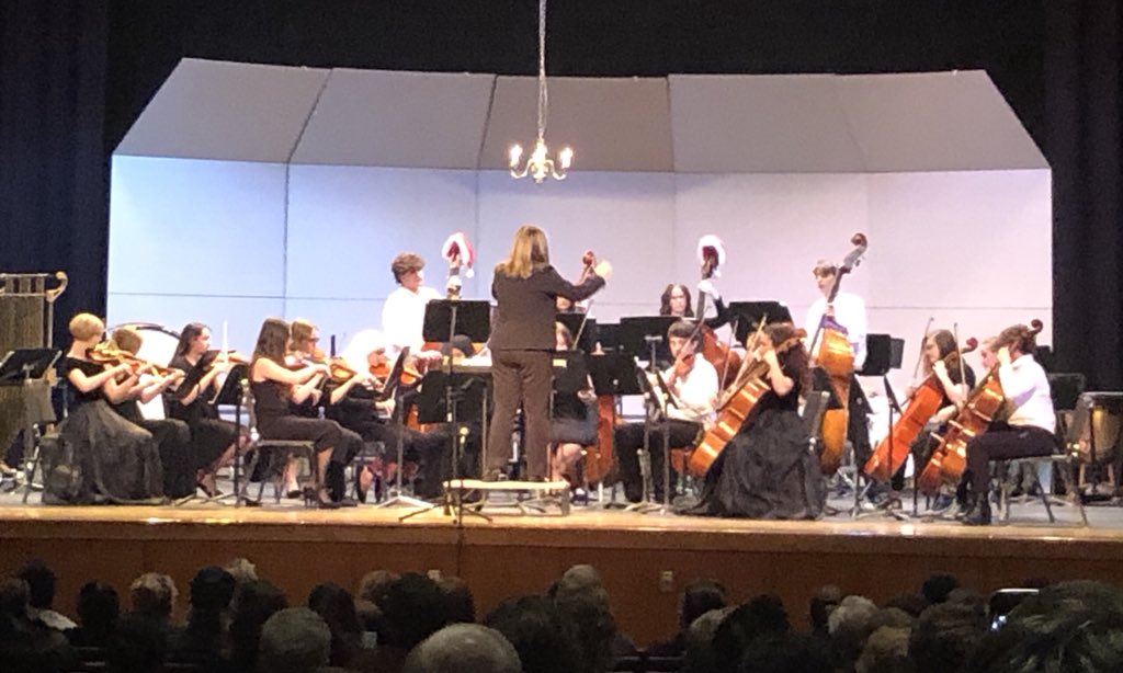 EFHSPAD's tweet photo. Wonderful performances by all of our ensembles at tonight’s Winter Song concert! Happy holidays from our family to yours! 🎄☃️🎶 https://t.co/khThublqXg
