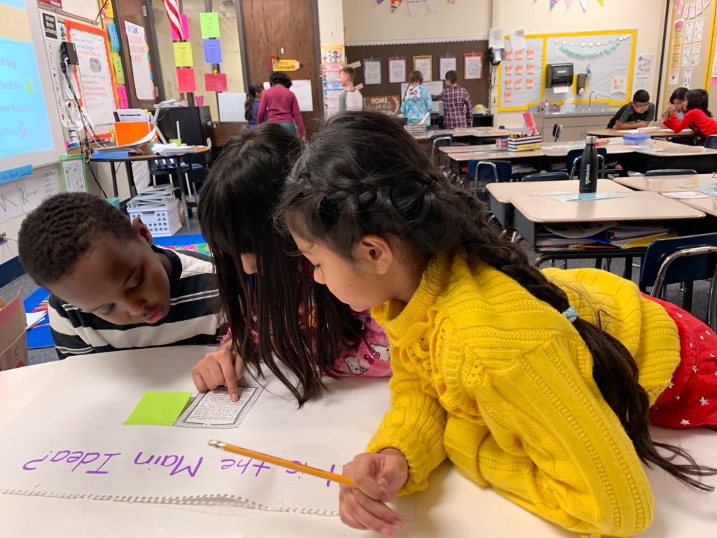Ms_Charlesworth's tweet photo. Working with our team to discuss the main idea of different informational texts! #63sucess #StevieStars https://t.co/MzGtMhQB0m