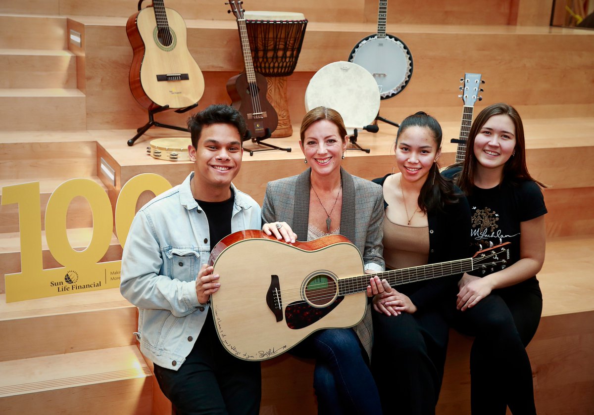 Hanging out with past and present students from <a href="/SMschoolofmusic/">Sarah McLachlan School of Music</a> at the <a href="/VPL/">Vancouver Public Library</a> to celebrate <a href="/SunLifeCA/">Sun Life Canada</a> renewal of their lending library; giving everyone free access to musical instruments. xoS

📷<a href="/jeffvinnick/">Jeff Vinnick</a>