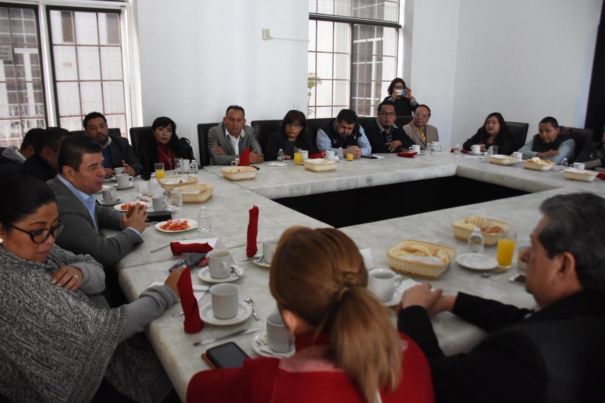 BetanzosOficial's tweet photo. Con gran satisfacción celebré con mis compañeros dirigentes del @MT_CDMX la bendición de estar juntos una vez más en estas fiestas decembrinas. Sin duda somos una gran familia que siempre caminará unida. ¡Feliz Navidad y próspero Año Nuevo queridas compañeras y compañeros! https://t.co/yjQxMNAmhi