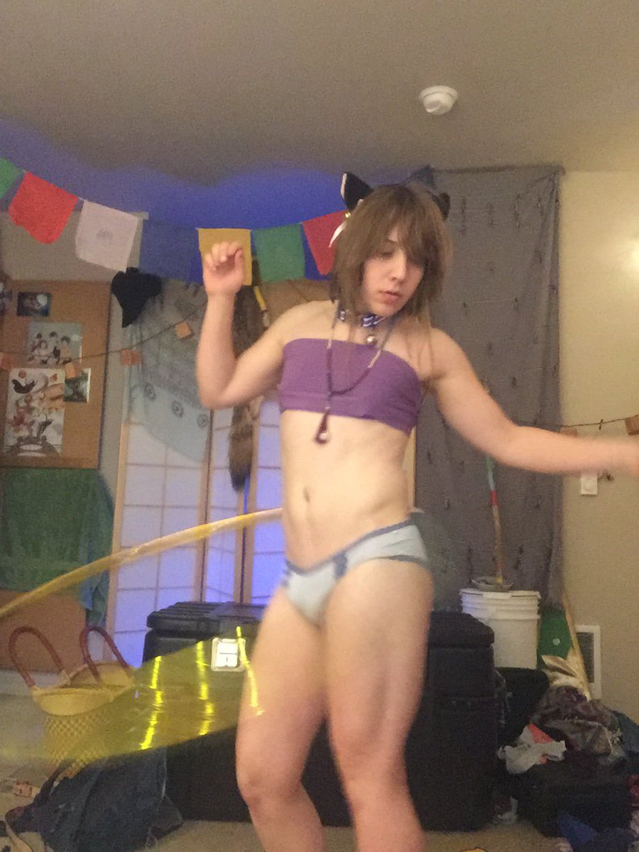 dissociationbun's tweet photo. Someone drag my rabbit ass to a rave, I wana show you what I’ve been practicing<3 #femboy #amab #queer #bottom https://t.co/q1rST5iT7M