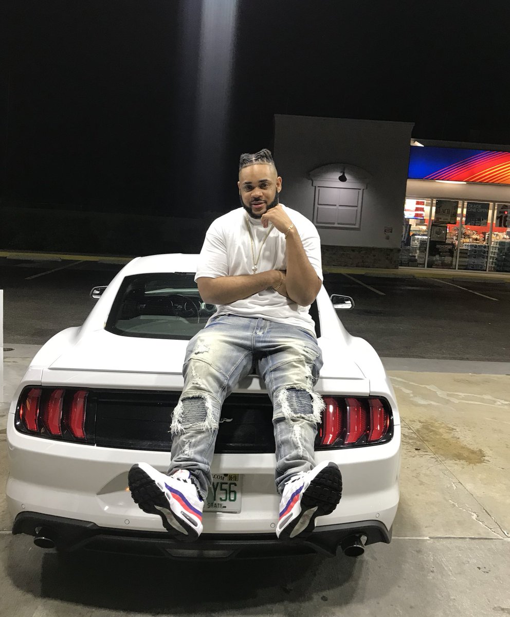 Mea_duh's tweet image. I can’t even begin to believe this shit here. I’m still not over my brother getting murked in August and now my road dawg, my mf nigga man fuckkkkk 😩💔 #LLTP 🖤 #LLDG 💚