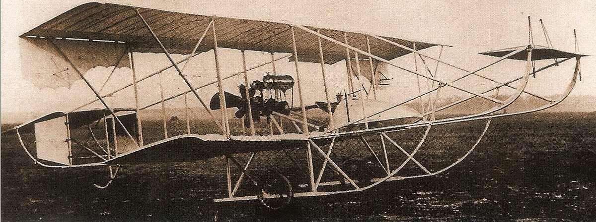 NekoJitaBlog's tweet photo. Hoy es 19 de diciembre y es el Día del primer vuelo con motor en Japón, Nihon hatsuhikou no hi (日本初飛行の日). En 1910, en el Parque Yoyogi, el general Tokugawa Yoshitoshi voló con el primer avión que entró en Japón y él lo compró en Francia 🛩 https://t.co/jAjYWdAF55