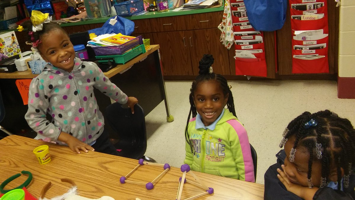 griffis_ms's tweet photo. Thank you to my students for having a great time making 2D &amp; 3D shapes for STEM! Grade K @EaglesGrant @GrantPrincipal https://t.co/jtS5xObI1v