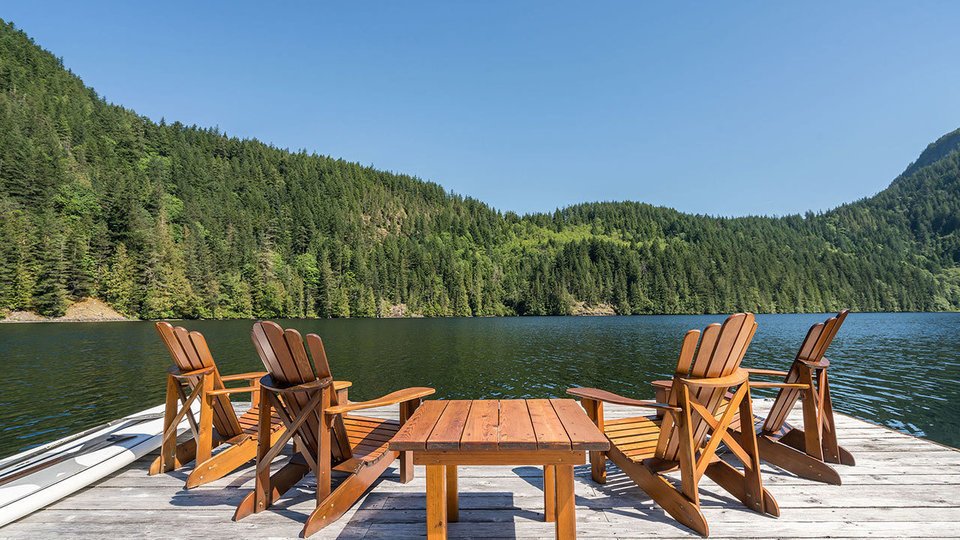 MansionGlobal's tweet photo. Rustic Yet Elegant Wilderness Compound on 340 Acres in Canada https://t.co/rXRdMZVeZ5 https://t.co/k2kdQ8k0kk