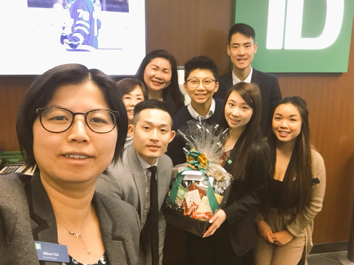 Celebrating #teamRichlea 💯% operational excellence for F2018!!  Thank you @MauroManzi_TD and operations team for the surprise treat!!  @NicoleKubica_TD <a href="/melanie_cheung/">Melanie Cheung</a> @CynthiaLeung11
