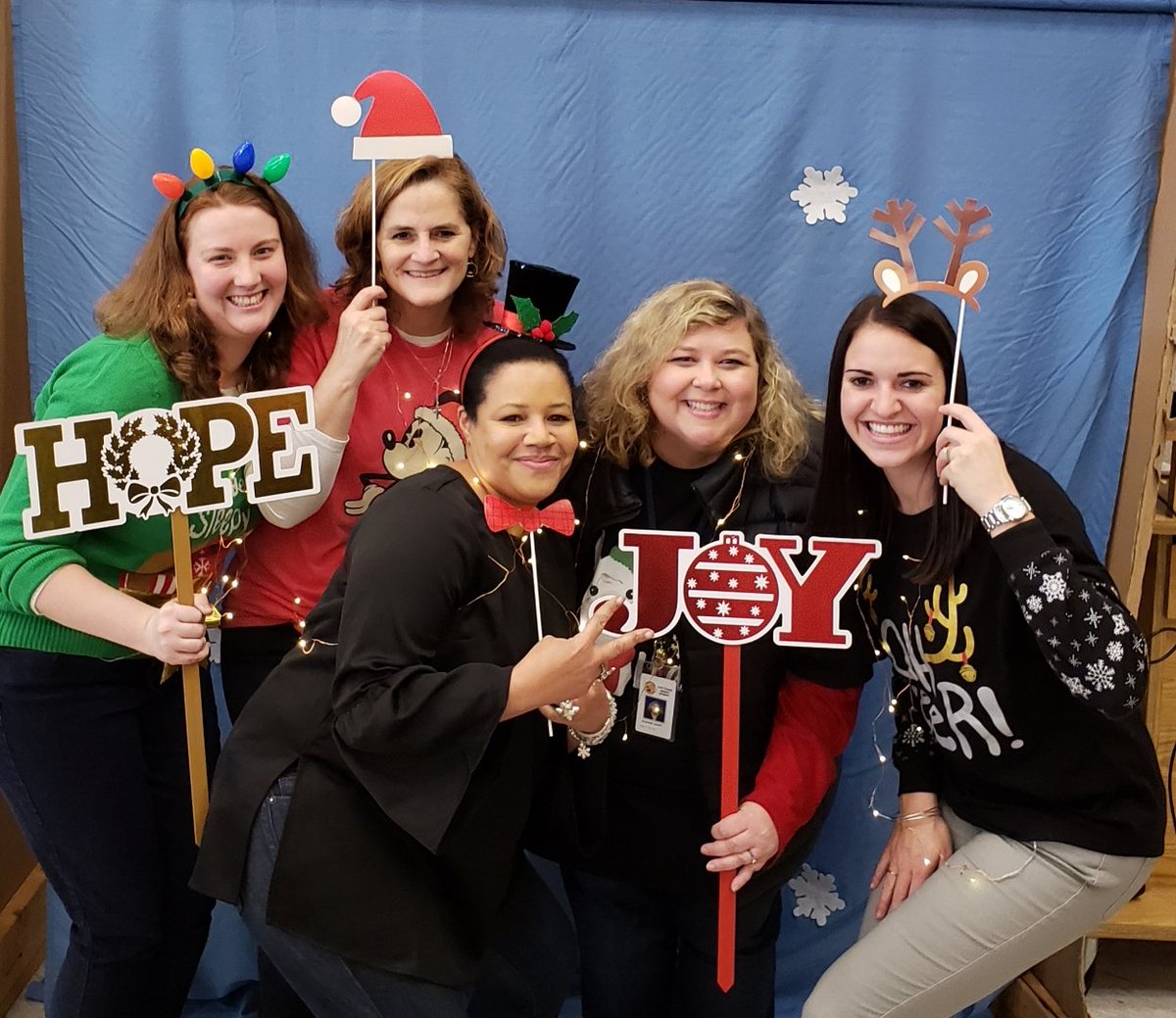 LeahOmweg's tweet photo. Love our 5th grade team!! #wintercelebrationpartynotjustforstudents @gr8gbe @Ellisdebk @Lruffieux https://t.co/iwx4lh6ilk