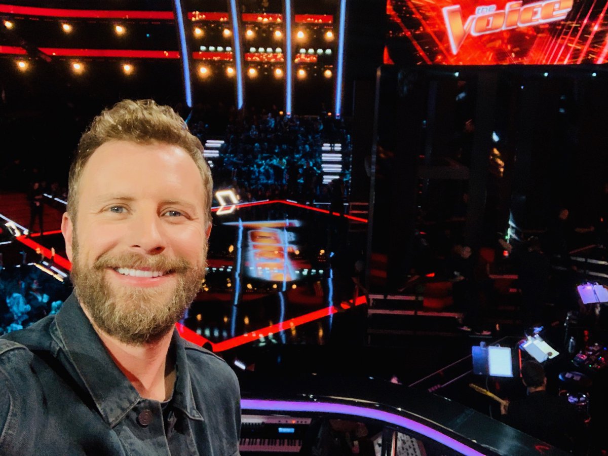 NBCTheVoice's tweet photo. The many selfie faces of @DierksBentley and they are all PERFECT. ๐
Can't wait to see him perform on #TheVoice tonight! https://t.co/PbBev96fvb